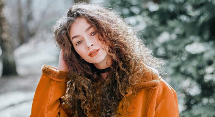 5 trucchi per capelli luminosi e idratati
